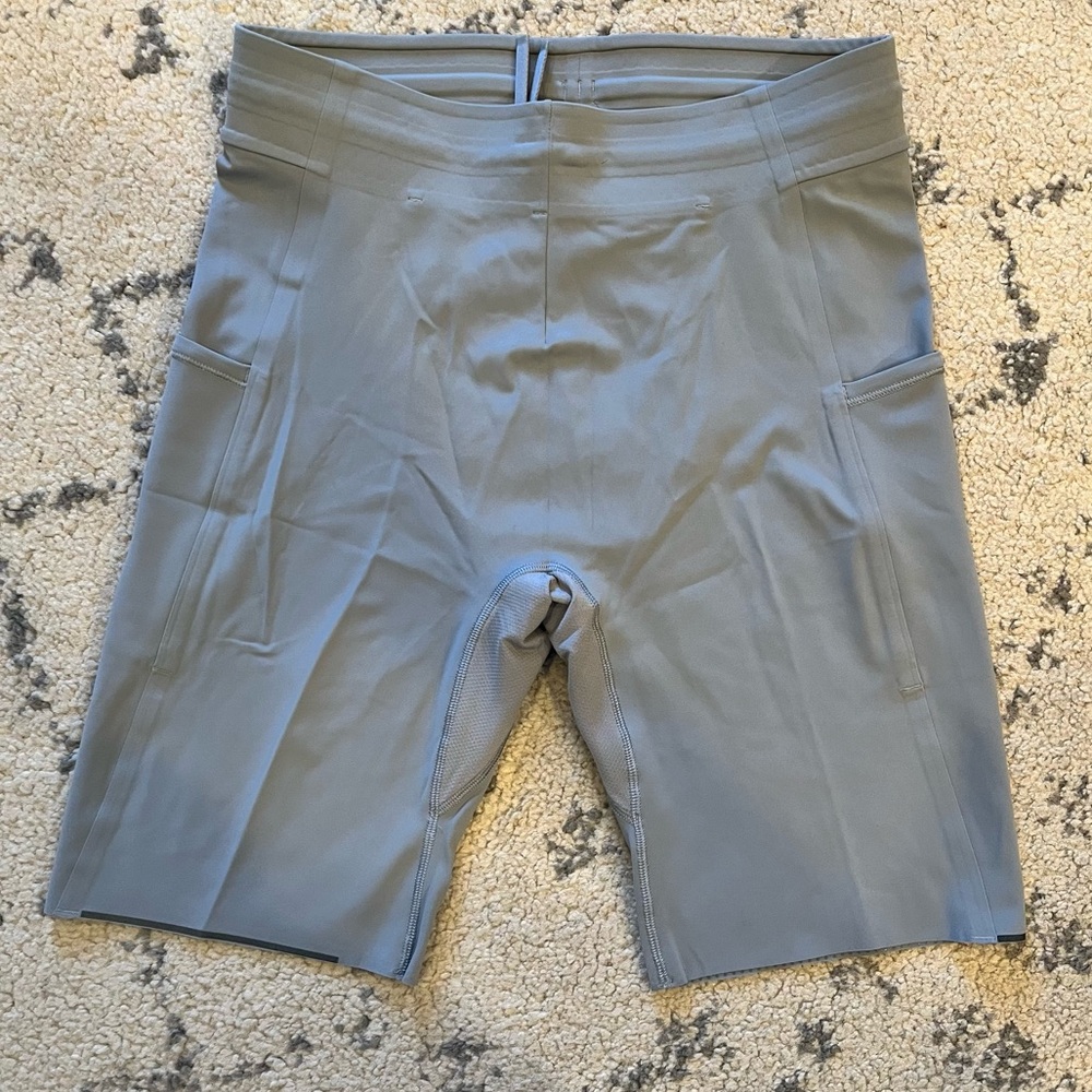 Lululemon Grey Surge Half Tight 8” Size Small